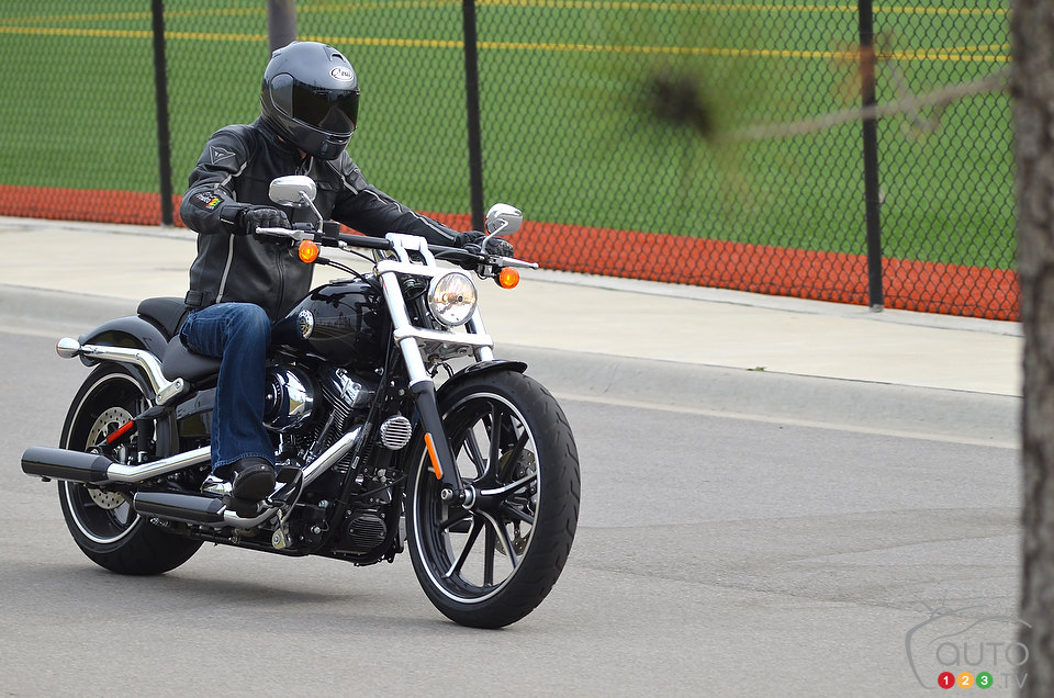 Photos - 2013 Harley-Davidson Breakout Review