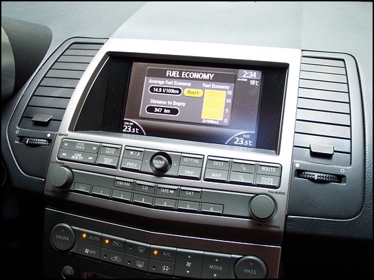 2004 Nissan Maxima info display (Photo: Trevor Hofmann, Canadian Auto Press)