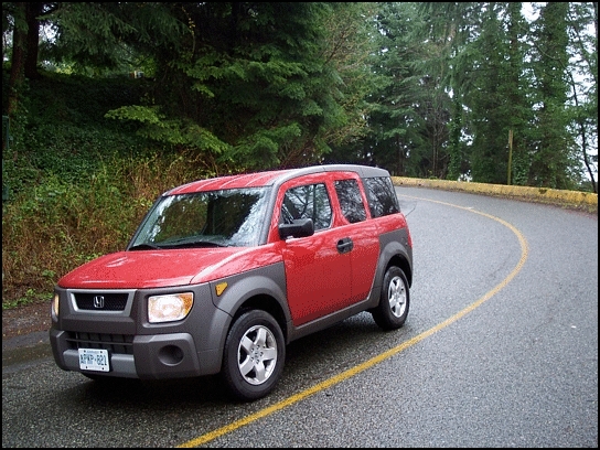 2003 Honda Element handles well (Photo: Trevor Hofmann, Canadian Auto Press)