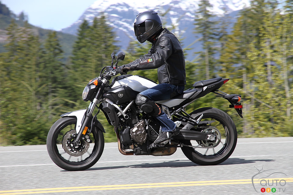 Photos - 2015 Yamaha FZ-07 Review