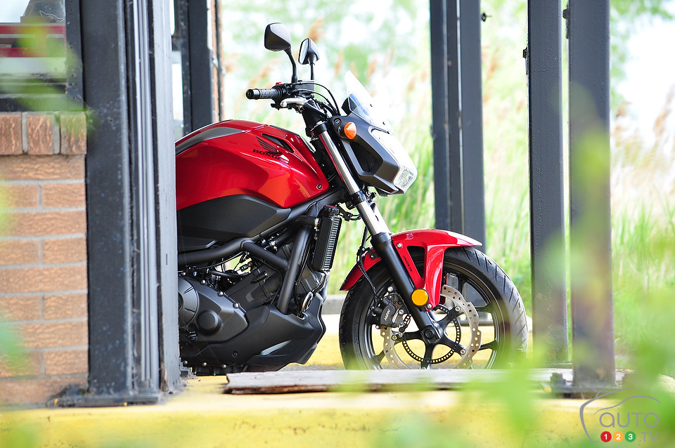 Photos - 2014 Honda NC750SA Review