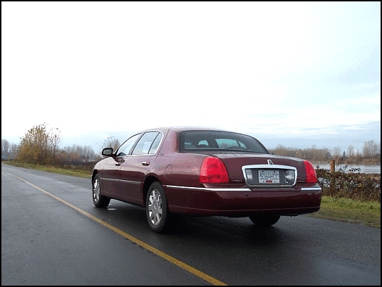 2003 Lincoln Town Car Cartier L (Photo: Trevor Hofmann, Canadian Auto Press)