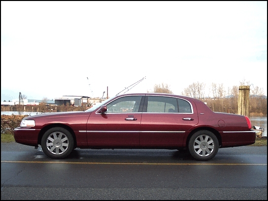 2003 Lincoln Town Car Cartier L (Photo: Trevor Hofmann, Canadian Auto Press)