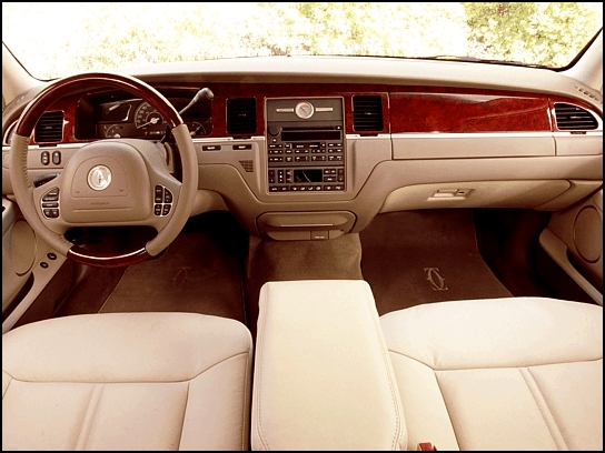 2003 Lincoln Town Car Cartier L (Photo: Ford)