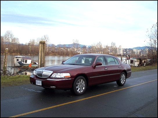 2003 Lincoln Town Car Cartier L (Photo: Trevor Hofmann, Canadian Auto Press)