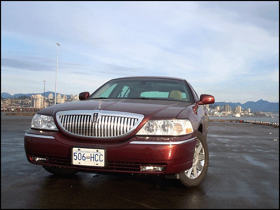 2003 Lincoln Town Car Cartier L (Photo: Trevor Hofmann, Canadian Auto Press)