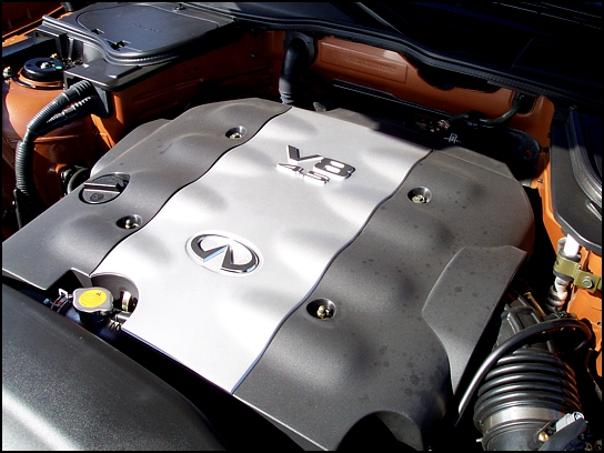 2004 Infiniti FX45 4.5-L V8 (Photo: Trevor Hofmann, Canadian Auto Press)