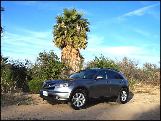 2004 Infiniti FX35 in Arizona (Photo: Trevor Hofmann, Canadian Auto Press)