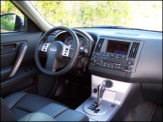 2004 Infiniti FX35 interior (Photo: Trevor Hofmann, Canadian Auto Press)