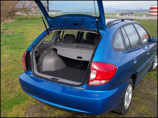 2003 Kia Rio RX-V (Photo: Trevor Hofmann, Canadian Auto Press)