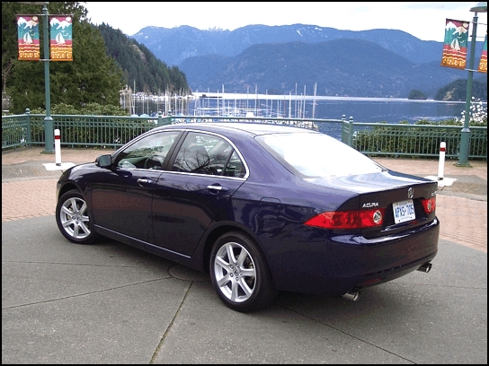 2004 Acura TSX (Photo: Trevor Hofmann, Canadian Auto Press)