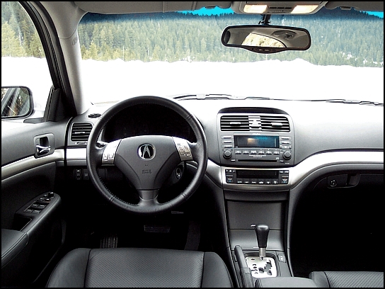 2004 Acura TSX (Photo: Trevor Hofmann, Canadian Auto Press)