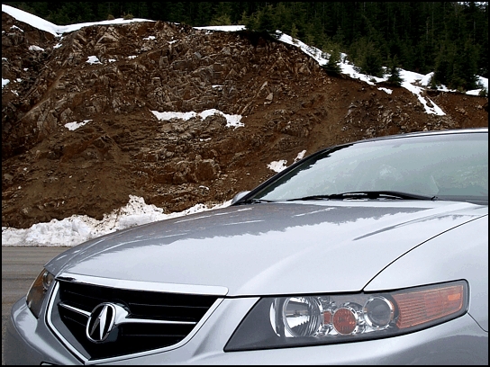 2004 Acura TSX (Photo: Trevor Hofmann, Canadian Auto Press)