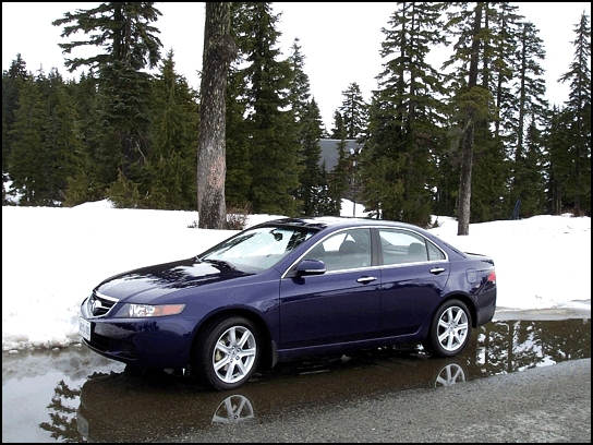 2004 Acura TSX (Photo: Trevor Hofmann, Canadian Auto Press)