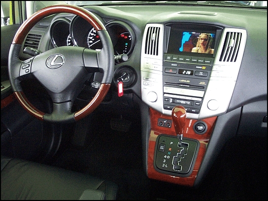 2004 Lexus RX 330 (Photo: Trevor Hofmann, Canadian Auto Press)