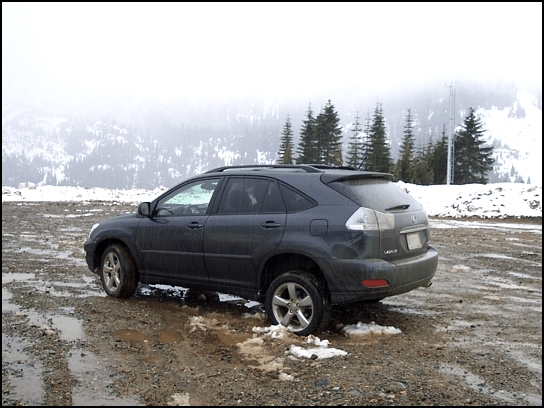 2004 Lexus RX 330 (Photo: Trevor Hofmann, Canadian Auto Press)