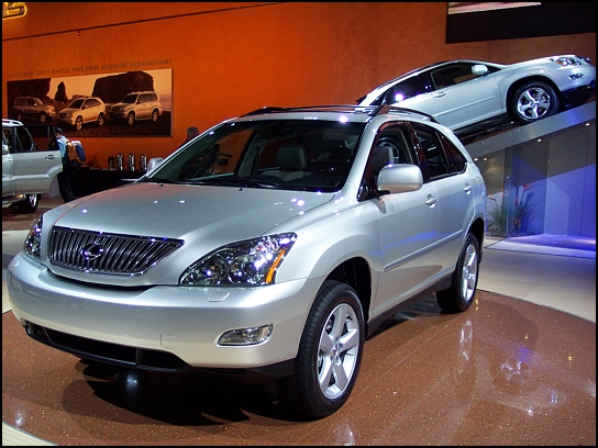 2004 Lexus RX 330 at Detroit Show (Photo: Trevor Hofmann, Canadian Auto Press)