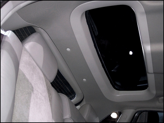 2004 Malibu MAXX rear sunroof (Photo: Trevor Hofmann, Canadian Auto Press)